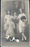 Fotografie tip Carte Postala, doua fete imbracate in costume din anii 1700, Ploiesti 1924