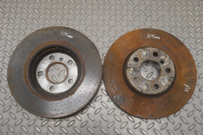 Set disc de fr&acirc;nă față BMW 2 Gran Coupe F44 2020 OEM: 305MM 22789053