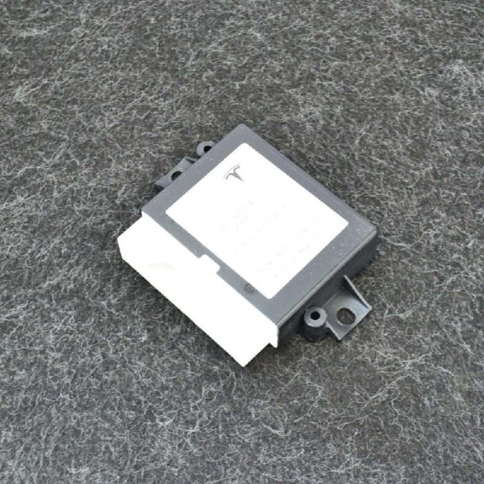Alt modul de control TESLA MODEL X 2017 OEM: 1055891-00-D 3235658