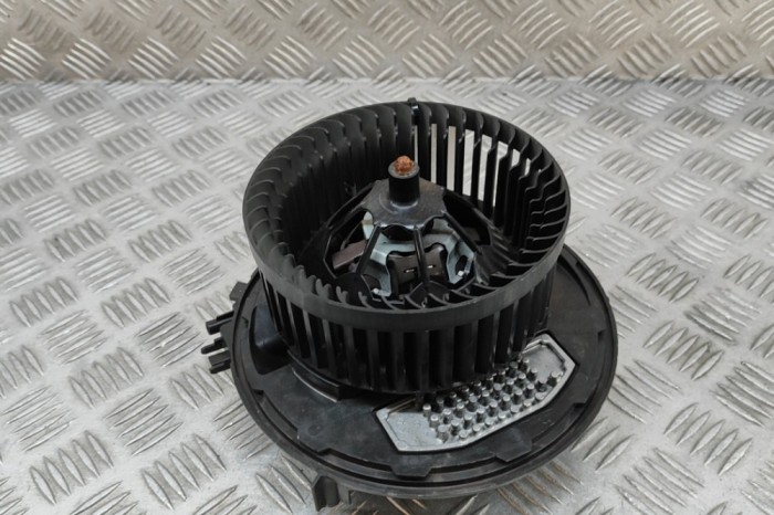 Ventilator aeroterma VW PASSAT Variant B8 3G5 2017 OEM: 3Q1819021D 30046546