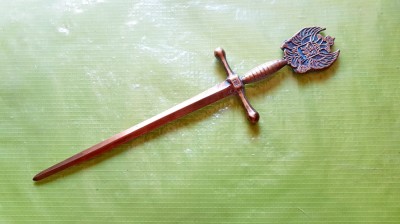 F810-Stilet bronz masiv cu Vultur stilizat cu 2 capete si Leu cu marcaj central. foto