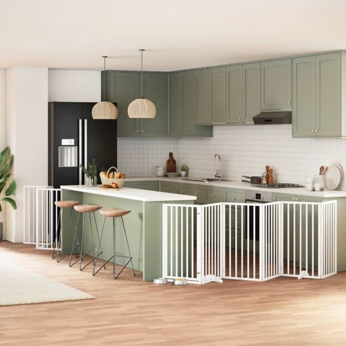 vidaXL Poartă c&acirc;ini pliabilă cu ușă 15 panouri, alb, 750 cm, lemn plop 3155540