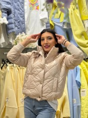 Geaca dama bej matlasata cu manseta la maneca si elastic in talie