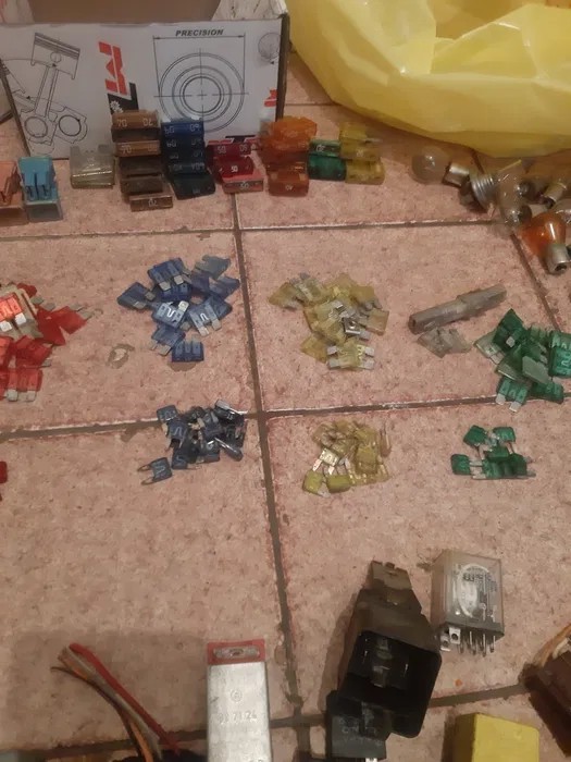 Sigurante auto,relee,becuri,balast xenon si bec H4 xenon