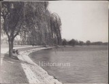 P2/542 Ofițeri rom&acirc;ni de aviație la lac &icirc;n București, fotografie realizată de locotenent aviator Acojocăriței, perioada regalității