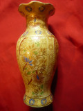 Vaza din portelan cu motive orientale , h=15cm