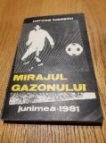 MIRAJUL GAZONULUI - Mircea Lucescu - Editura Junimea, 1981, 271 p.+ imaginii foto