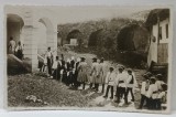 RUSI ( REUSSEN ) , SIBIU , LOCALNICI LA INTAREA IN BISERICA , FOTO. ORIG. E. FISCHER , SIBIU , 1942