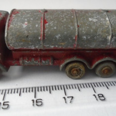 bnk jc Matchbox 11b ERF Petrol Tanker 'Esso'