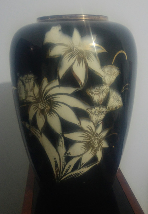 Veche vaza mare de ceramica