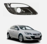 Grila bara fata OPEL ASTRA J, 2012-, partea dreapta, cu ornamente crom; cu gauri lampa ceata,