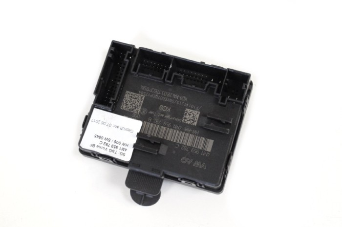 Modul de control ușă dreapta față VW TOUAREG CR7 2019 OEM: 4m1959792c 11544643