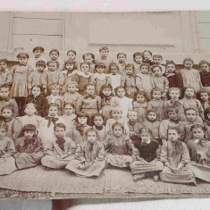 Fotografie pe carton perioada regala anii 1920, 23 x 16 cm, scolari in uniforma