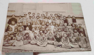 Fotografie pe carton perioada regala anii 1920, 23 x 16 cm, scolari in uniforma foto