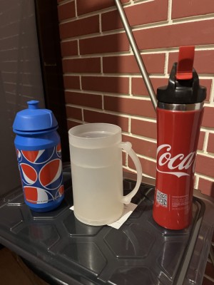 Lot accesorii bautura , halba bere si cesti cafea foto