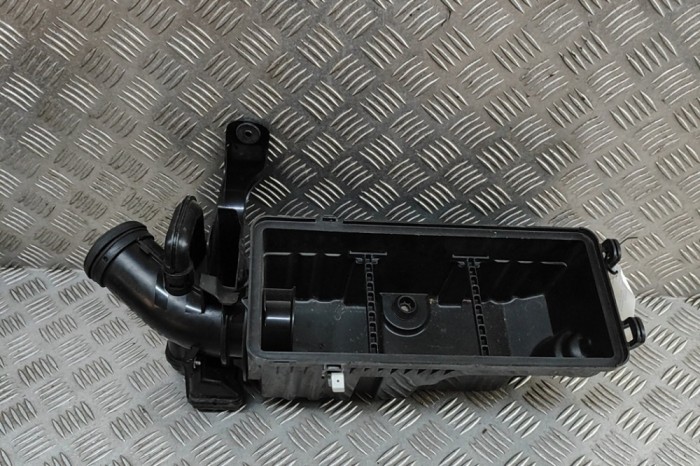Carcasa filtru de aer (partea inferioară) MAZDA MX-5 IV ND 2022 OEM: P51N-13-3AY,P51N-13-202,PEES-13-ZM0 | 32051782