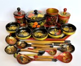 Set Khokhloma compus din 19 piese, lemn lacuit pictat manual, artizanat traditional de origine slava