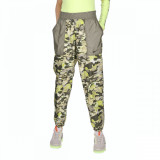 Pantaloni de trening Nike W NSW WVN AOP MR JGGR P&amp;G