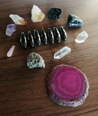 Lot 10 cristale diferite si 7 magneti citrin obsidian pirit cuart alb ametist foto
