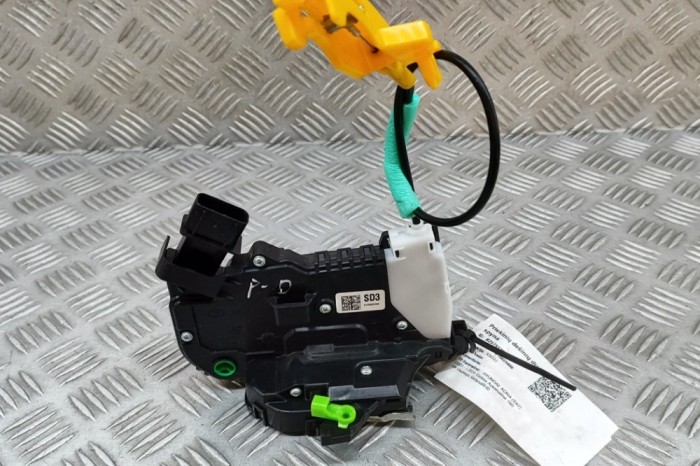 &Icirc;ncuietoare ușă dreapta față HYUNDAI KONA SX2 2024 OEM: 81320-DF200 29791764