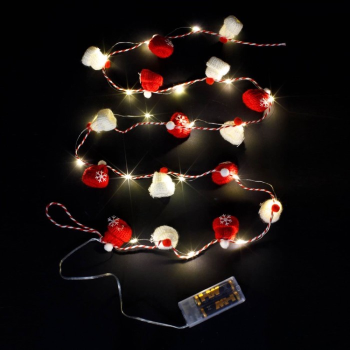Instalație Lumini LED, 20 Beciuri, Baterii, Căciulițe Roșii și Albe, 1.45m, Lumina Caldă