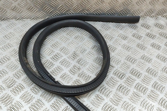 Garnitura ușă dreapta față ASTON MARTIN DB11 2022 OEM: KY53-L20758-AC | 25908486