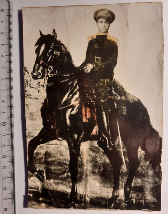 Fotografie cartonată cu militar pe cal