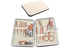 Set 16 ustensile pentru manichiură, suport plastic, oțel inoxidabil, roz/auriu