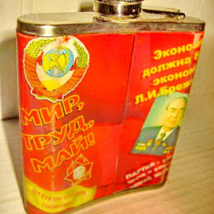 4885-URSS BREJNEV sticluta vintage bauturi Vodka. Otel cu hartie peste.
