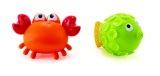 Jucarie de baie Hape cu crab si peste care stropesc cu apa