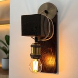 Lampa de perete din lemn ars &ndash; design rustic-industrial, handmade