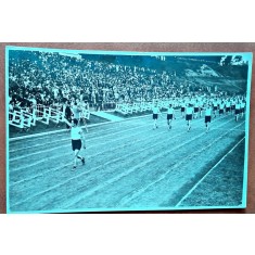 Fotografie, Defilare zi de sarbatoare perioada interbelica, baieti in tinuta de sport