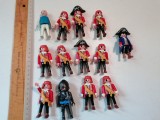 LOT 13 FIGURINE PLAYMOBIL PIRATI ETC APROX