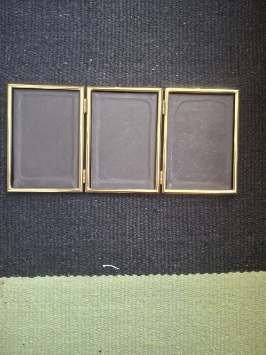Triptic rame foto,designer DEKNUDT,pliabil,alama masiva,aurie,slefuita manual,foto 9x13cm