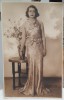 Fotografie tip carte postala, necirculata, tanara in rochie de seara, perioada interbelica