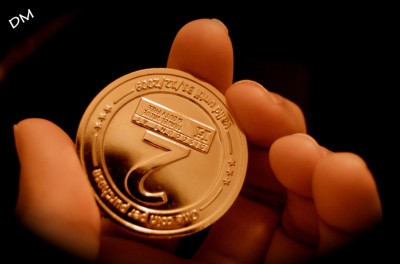 MONEDA placata cu AUR se faceau cumparaturi in magazine duty free foto