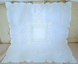Fata de masa Vintage din bumbac cu broderie pe fir tip grila si broderie florala, manuala
