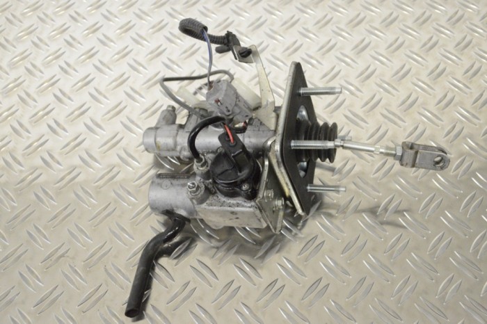 Cilindru de fr&acirc;nă LEXUS RX _U3_ 2006 OEM: 138010-10440 14632113