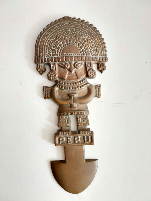 Totem Peru figura bronz masiv bogat ornamentat indigen Inca cutit ceremonial