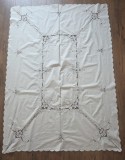 FATA DE MASA VINTAGE DIN BUMBAC, LUCRATA SI CUSUTA MANUAL CU BRODERIE