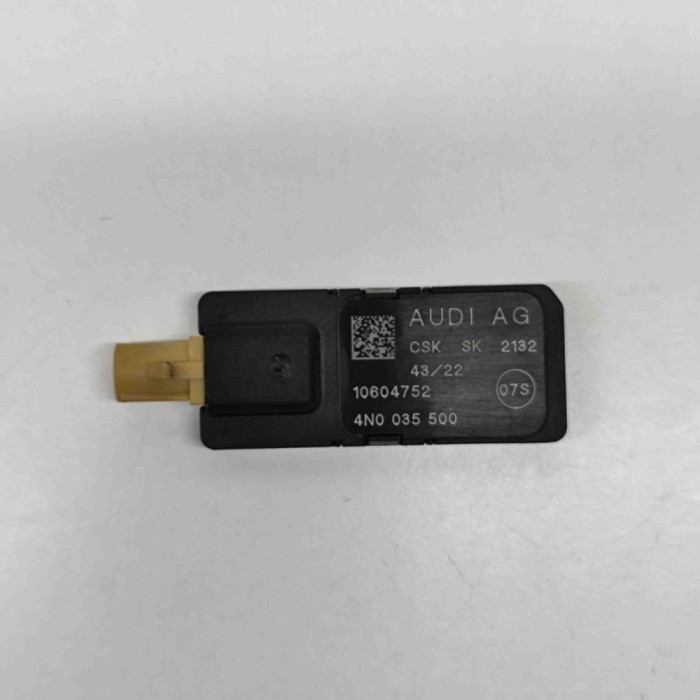 Amplificator de antena AUDI Q4 SUV F4B 2022 OEM: 4N0035500