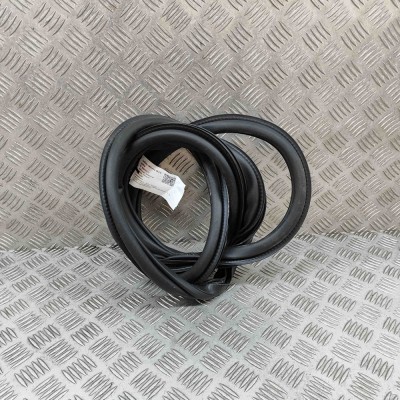 Garnitura ușă dreapta spate AUDI Q2 GA 2021 OEM: 81A833721A foto