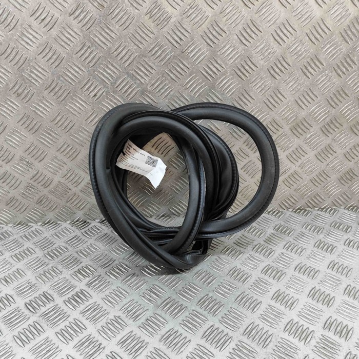 Garnitura ușă dreapta spate AUDI Q2 GA 2021 OEM: 81A833721A