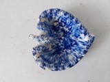Scrumiera ceramica mica, facuta manual, glazura alb-albastru, 9x8x2.5cm