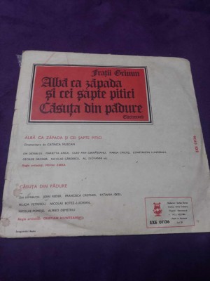 Disc vinil/vinyl vechi FRATII GRIM Alba ca zapada si cei sapte pitici Casuta din foto