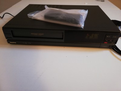 Video Cassette Recorder SANYO VHR 7100G - VHS/Impecabil/RFG/Telecomanda/Manual foto