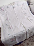 Fata de masa, broderie manuală model floral