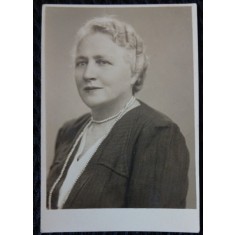 Fotografie, Femeie cu sirag de perle, 1941