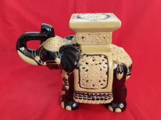 Elefant din ceramica Asia foto