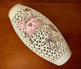 VAZA DECORATIVA DIN PORTELAN TRAFORAT- MADE IN CHINA H21,5cm